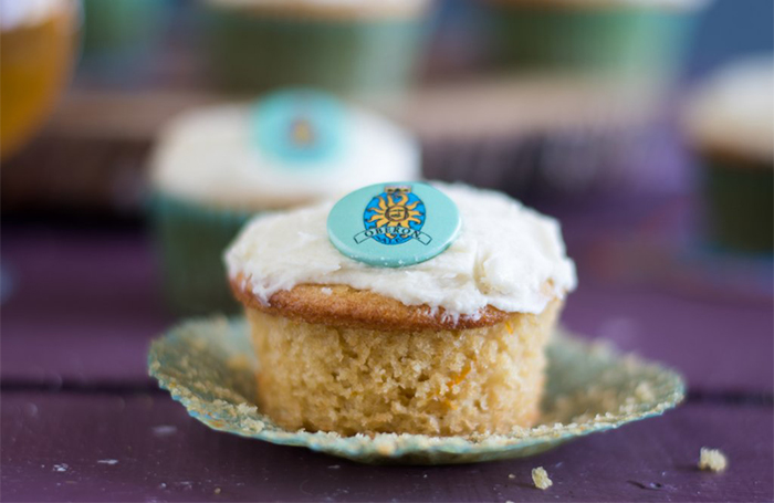 An Oberon cup cake sits ready to eat, complete with a Oberon pin on top.